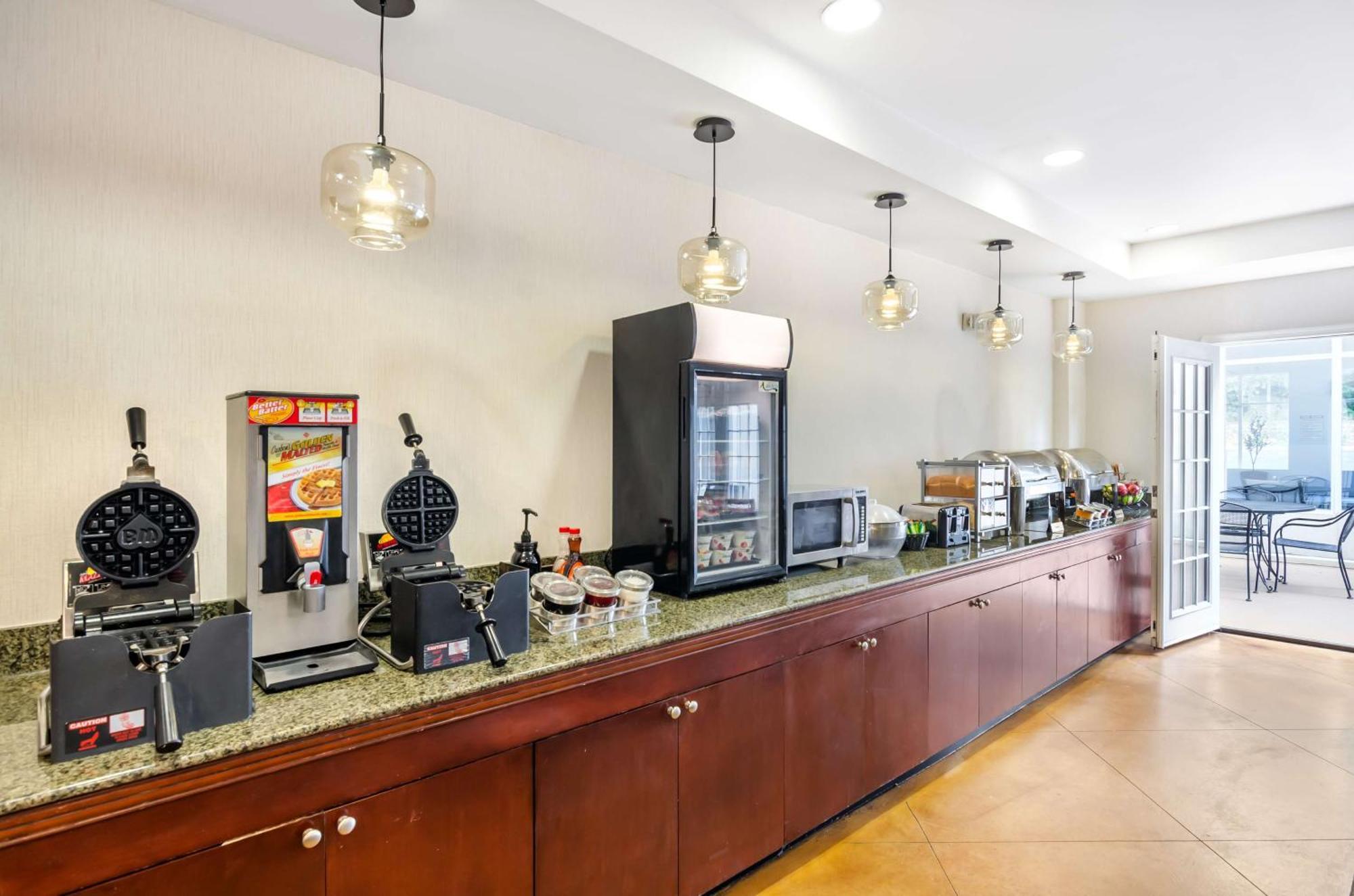 Best Western Plus Waynesboro Ngoại thất bức ảnh
